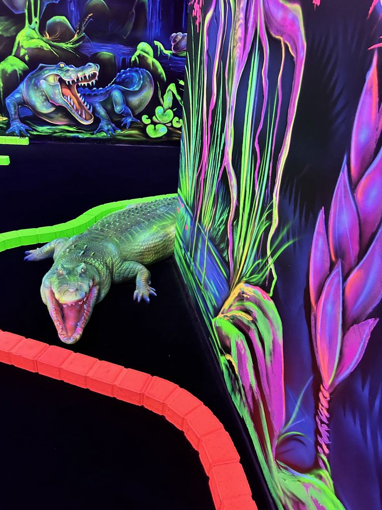 Le crocodile et la piste rouge